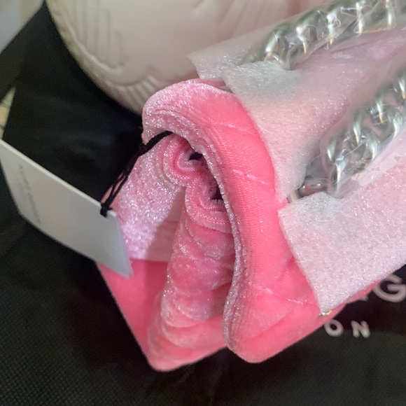 Kurt Geiger London Mini Braxton Velvet Shoulder Bag
KURT GEIGER LONDON - Picture 11 of 17